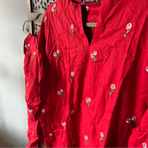 Red Pakistani 2 piece Embroidered Kurta Set - Picture 6 of 7